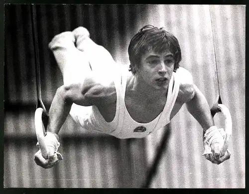 Fotografie Ingelheim & Wiesbaden, Kunstturner Turnier 1975, Weltmeister Zoltan Magyar an den Ringen