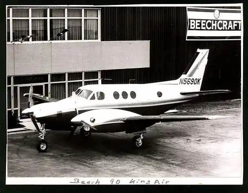 Fotografie Flugzeug Beechcraft Beech 90 King Air, Kennung N5690K