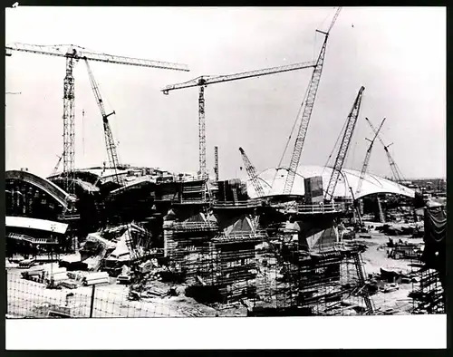Fotografie Ansicht Montreal, Olympisches Dorf, Baustelle nach Streik wieder im Betrieb für Olympia 1976