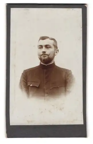 Fotografie Anton Jochum, Weilheim, Mann mit Vollbart in Uniform