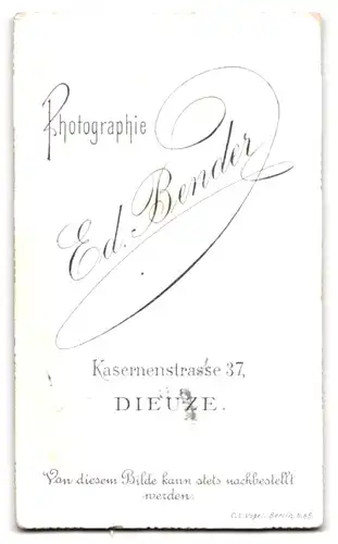 Fotografie Ed. Bender, Dieuze /Lothr., Kasernenstrasse 37, Junger Soldat mit Bajonett, Portepee und Schützenschnur