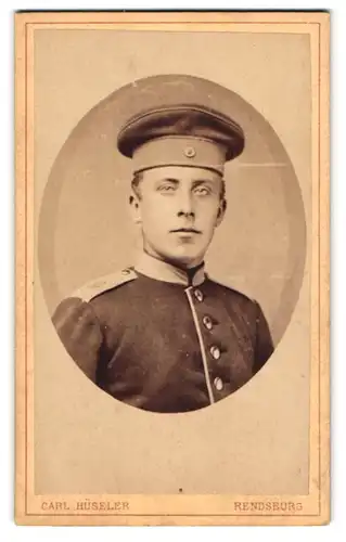 Fotografie Carl Hüseler, Rendsburg, Soldat mit Krätzchen des IR 9