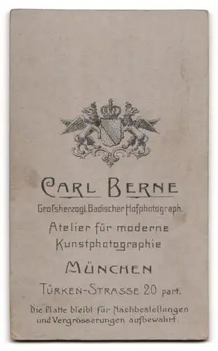 Fotografie Carl Berne, München, Türkenstrasse 20, Gardesoldat in Uniform mit Schnauzbart