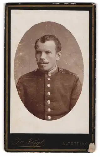 Fotografie F. Niggl, Altötting, Uffz. in Uniform mit Schnauzer