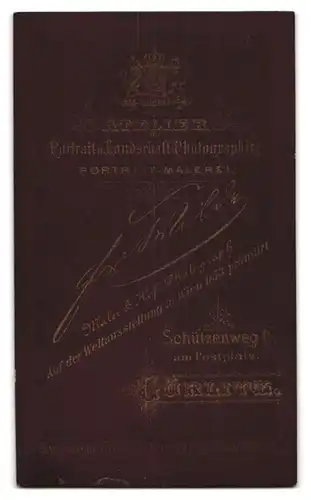 Fotografie Fr. Wilde, Görlitz, Schützenweg, Junge Dame mit Brille und fliehendem Kinn