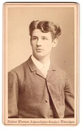Fotografie Franz Werner, München, Schwanthaler Str. 1, Junger Herr im Anzug mit Krawatte