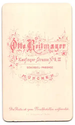 Fotografie Otto Reitmayer, München, Kaufinger-Str. 9, Junge Dame mit Kragenbrosche und Medaillon