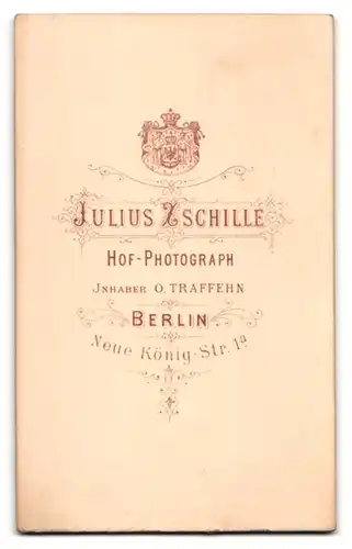 Fotografie Julius Zschille, Berlin, Neue Königstr. 1 a, Junge hübsche Dame mit Kreuzkette