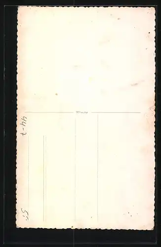 Foto-AK Kleines Mädchen mit seiner Puppe