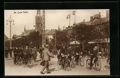 AK Kopenhagen, Cycle Trafik, Fahrradfahrer auf der Strasse