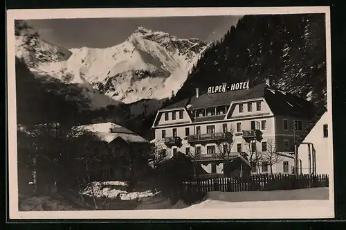 AK Mallnitz, Albers Alpenhotel mit Bergpanorama