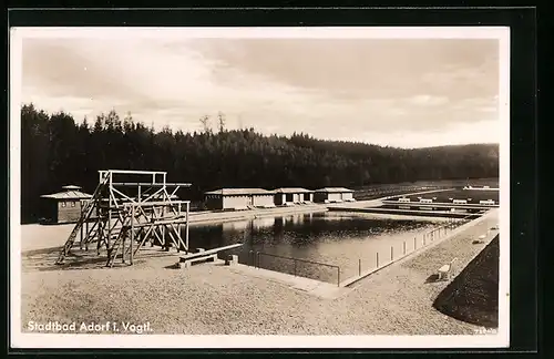 AK Adorf i. Vogtl., Stadtbad mit Sprungturm