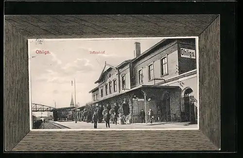 Passepartout-AK Ohligs, Bahnhof mit Schaffnern auf dem Bahnsteig