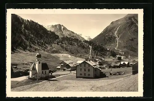 AK Vent im Ötztal, Ortsansicht des Bergsteigerdorfes mit den Ötztaler-Alpen
