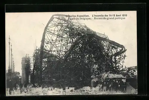 AK Bruxelles, Exposition, L`Incendie des 14-15 Aout 1910, Palais de Belgique-Ruines du grand portique