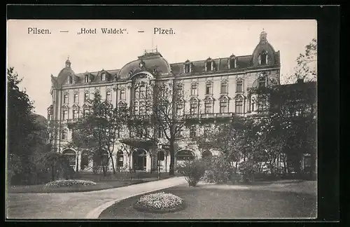 AK Pilsen, Parkanlagen vor dem Hotel Waldek