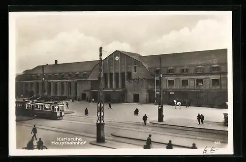 AK Karlsruhe, Hauptbahnhof mit Strassenbahn