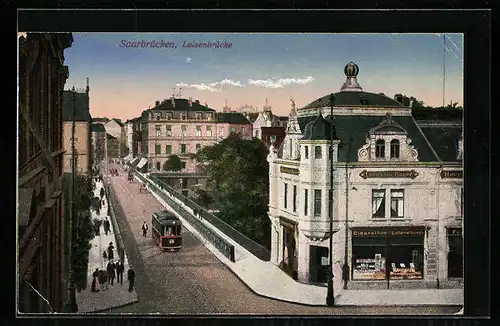 AK Saarbrücken, Luisenbrücke mit Tabakladen und Strassenbahn