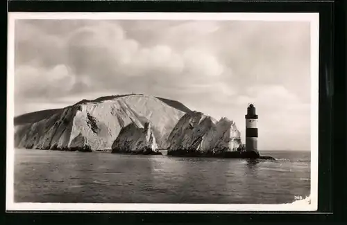 AK Isle of Wight, the Needles, Blick auf den Leuchtturm vor der Insel