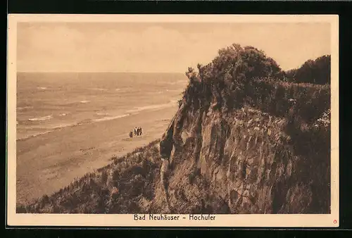 AK Bad Neuhäuser, Passanten am Strand am Hochufer