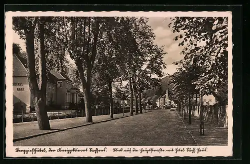 AK Berggiesshübel, Blick auf die Hauptstrasse mit Hotel Sächsisches Haus