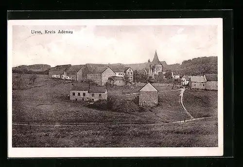 AK Uess bei Adenau, Ortstotale mit der Kirche