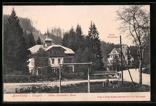 AK Bärenburg i. Erzgeb., vor dem Julius Alexander-Haus, Blick zum Hotel Bärenburg