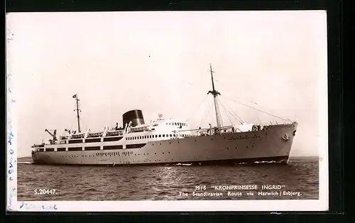 AK The Scandinavian Route via Harwich Esbjerg, das Passagierschiff M. S. Kronprinsesse Ingrid