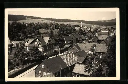 AK Schmiedefeld a. Rstg. i. Thür. Wald, Blick über die Dächer der Ortschaft