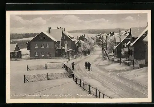 AK Frauenwald a. Rstg., Skiläufer auf der Strasse durch den schneebedeckten Ort