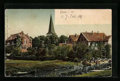 AK Bünde i. Westf., Häuser am Elseufer, Blick zum Kirchturm