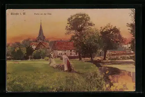 AK Bünde i. Westf., Waschfrauen am Ufer der Else, Blick zum Kirchturm