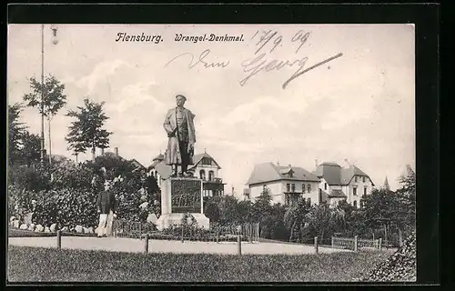 AK Flensburg, vor dem Wrangel-Denkmal