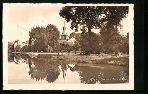 AK Bünde i. W., am Ufer der Else, Blick zum Kirchturm