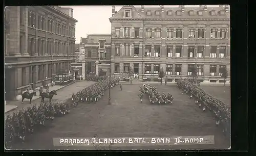 AK Bonn, Paradem. & Landsturm-Batl. IV. Komp., Strassenpartie mit Soldatenparade