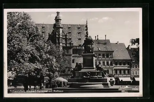 AK Schweinfurt, Rückert-Denkmal mit Rathaus