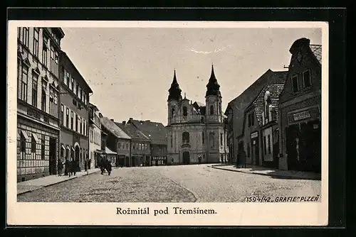 AK Rozmitál pod Tremsínem, Strassenpartie mit Kirche