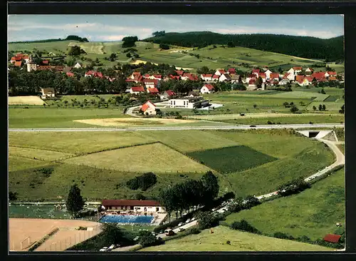 AK Neuenheerse im Eggegebirge, Ortsansicht mit Schwimmbad