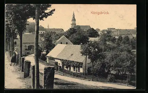 AK Königsbrück, Strassenpartie mit Häusern und Kirche