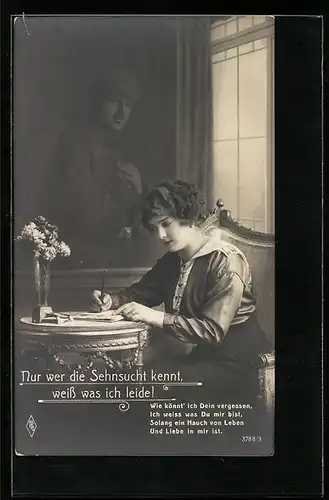 Foto-AK Junge Dame sehnt sich nach geliebtem Soldaten