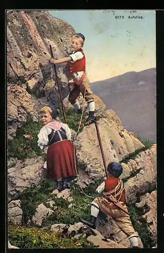AK Kleine Bergsteiger beim Aufstieg