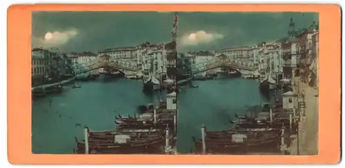 Stereo-Fotografie unbekannter Fotograf, Ansicht Venedig / Venezia, Gondeln vor der Rialtobrücke, koloriert