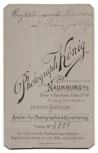 Fotografie Carl König, Naumburg a. S., Ecke Post- u. Fischstr. 19, Junges Paar in eleganter Kleidung