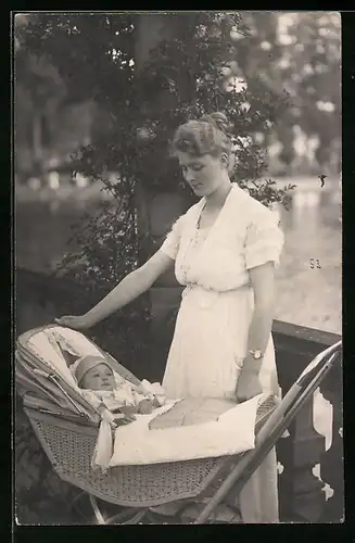 AK Mutter mit Baby im Kinderwagen