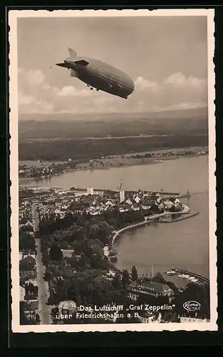 AK Friedrichshafen a. B., Graf Zeppelin über der Stadt