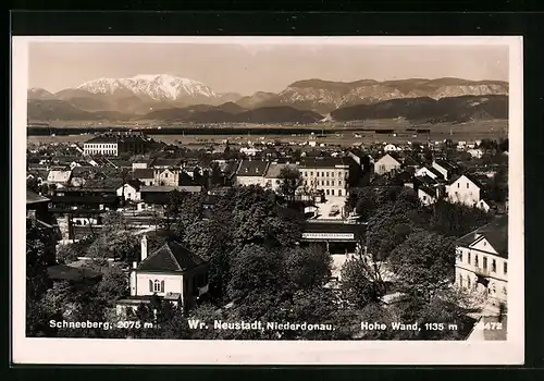 AK Wr. Neustadt, Ortsansicht mit Schneeberg und Hohe Wand