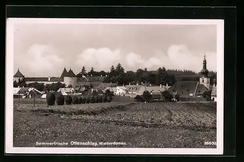 AK Ottenschlag /Niederdonau, Ortspartie mit Kirche