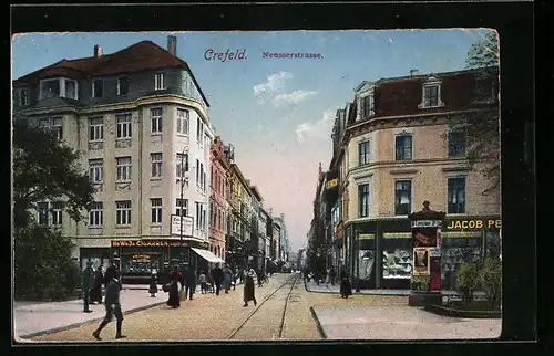 AK Crefeld, Neusserstrasse mit Litfasssäule