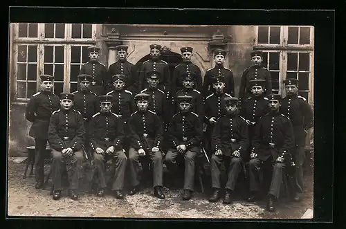 Foto-AK Schleswig, Soldaten in Uniform