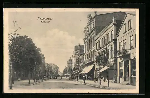 AK Neumünster, Strassenpartie Kuhberg mit Passanten